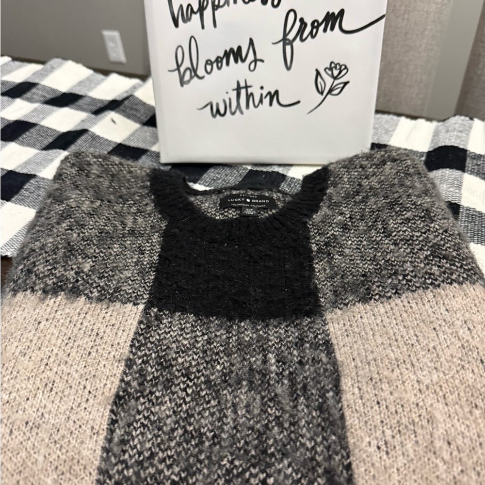 Lucky Brand Women's Black and Gray Sweater